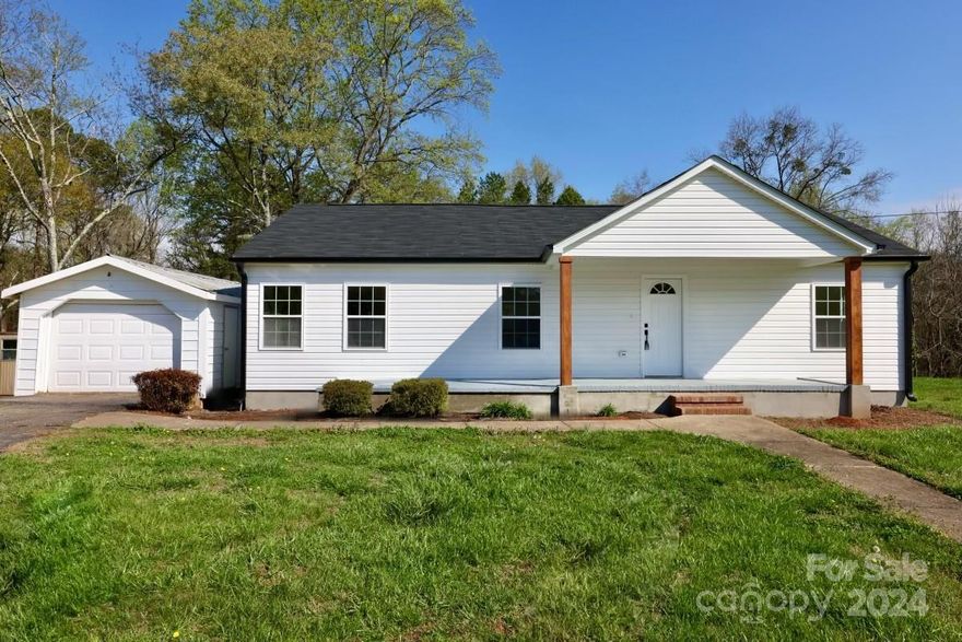 Step into this fully renovated gem and experience comfort and style at its finest. This home offer 3 spacious bedrooms and 2 full baths. The kitchen features beautiful granite countertops and modern appliances, perfect for everyday cooking. Throughout the house, you'll find durable LVP floors and brand new bathrooms for added convenience. With its cozy yet stylish design, this home offers a perfect balance of relaxation and urban living, conveniently located near the lake and Charlotte, easy access to the highway.
Situated on a large lot, there's plenty of room for outdoor entertainment.