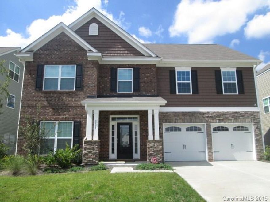 Beautiful new home in desirable Berewick. Light airy floor plan, all stainless appls. in huge kitchen. Dual master suites plus 3rd floor bonus, BR and full bath. Available three weeks from application approval. Renters Insurance required.