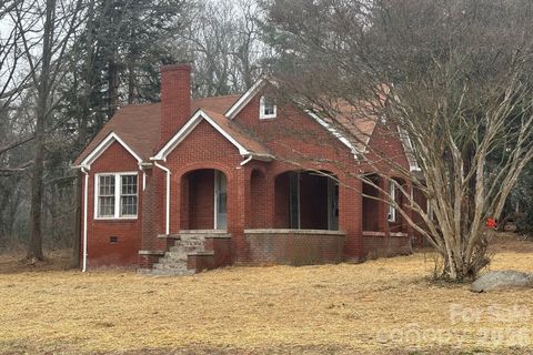 Photo of 5724 Mooresville Road, Kannapolis, NC 28081 (MLS # 4331422)