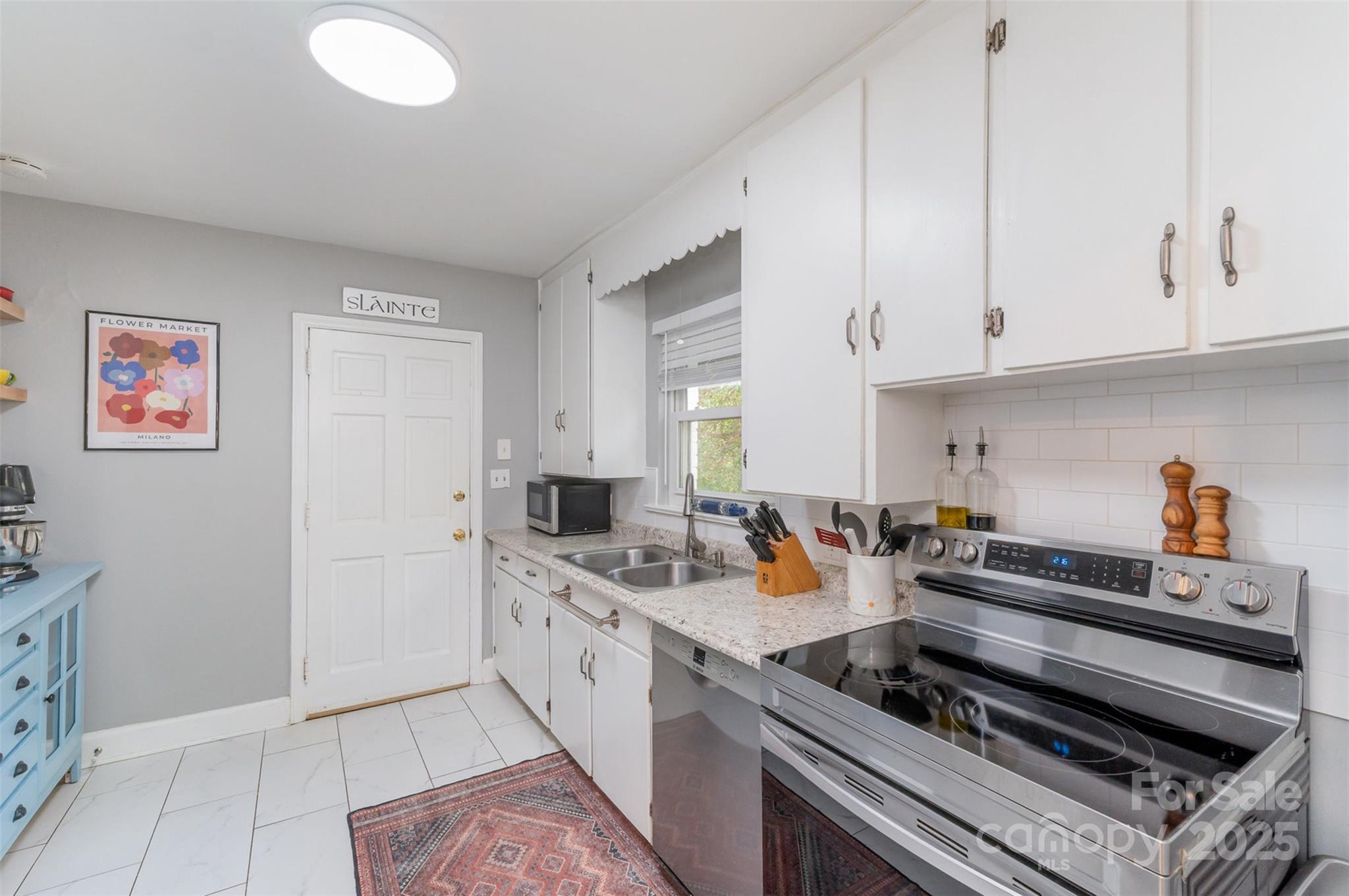 Charlotte, North Carolina 28205, United States, 3 Bedrooms Bedrooms, ,1 BathroomBathrooms,Residential,Active,184025