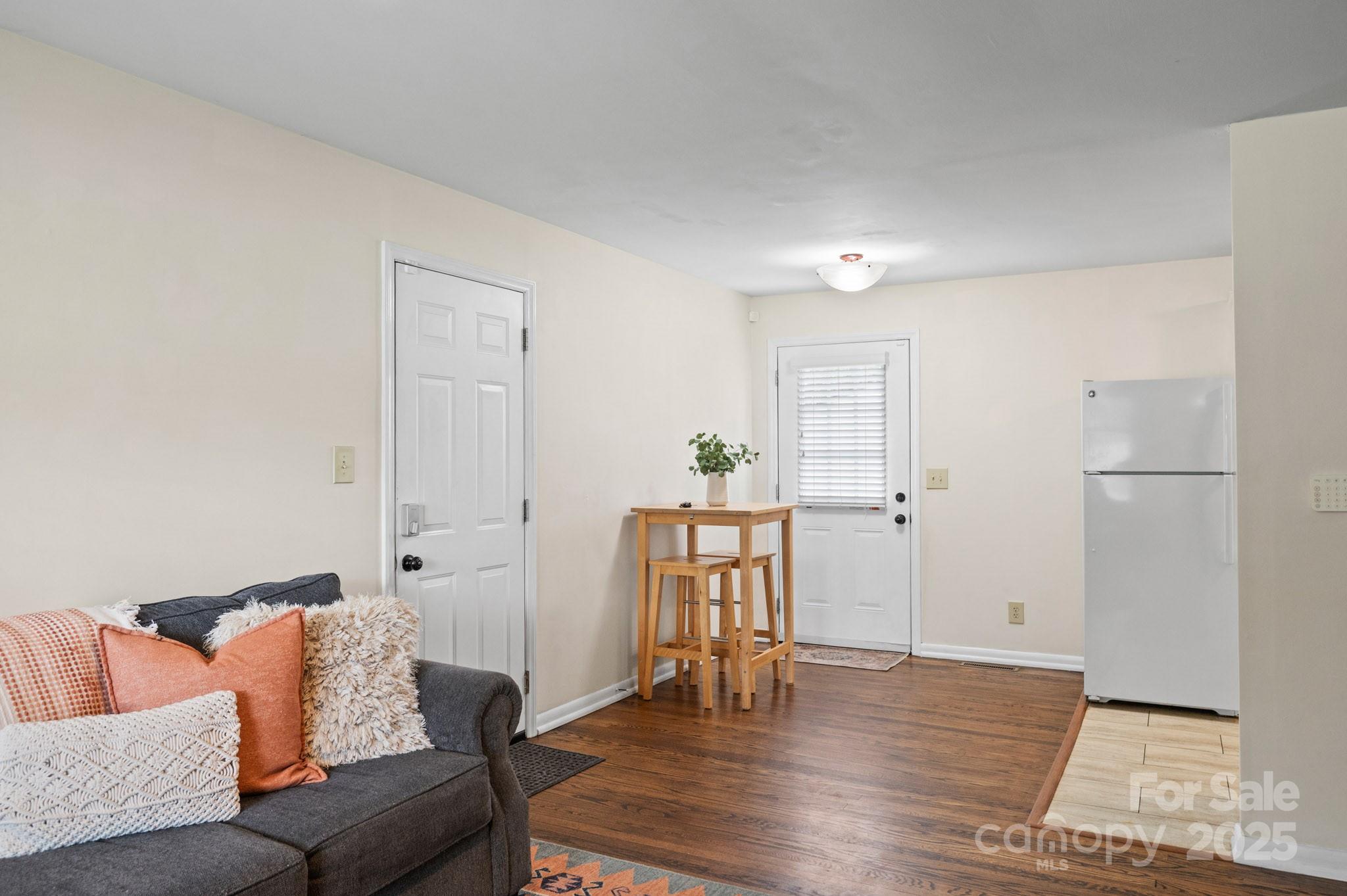 970 W Chapel Road