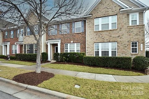 Photo of 8204 Viewpoint Lane, Cornelius, NC 28031 (MLS # 4328387)