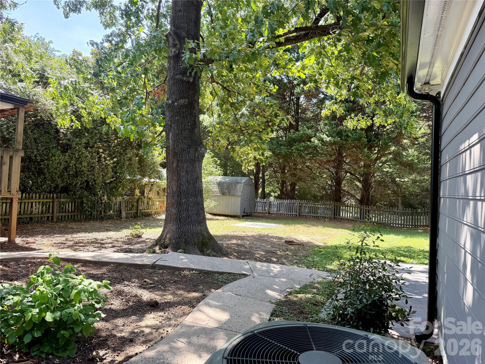 4015 Thistledown Court 8