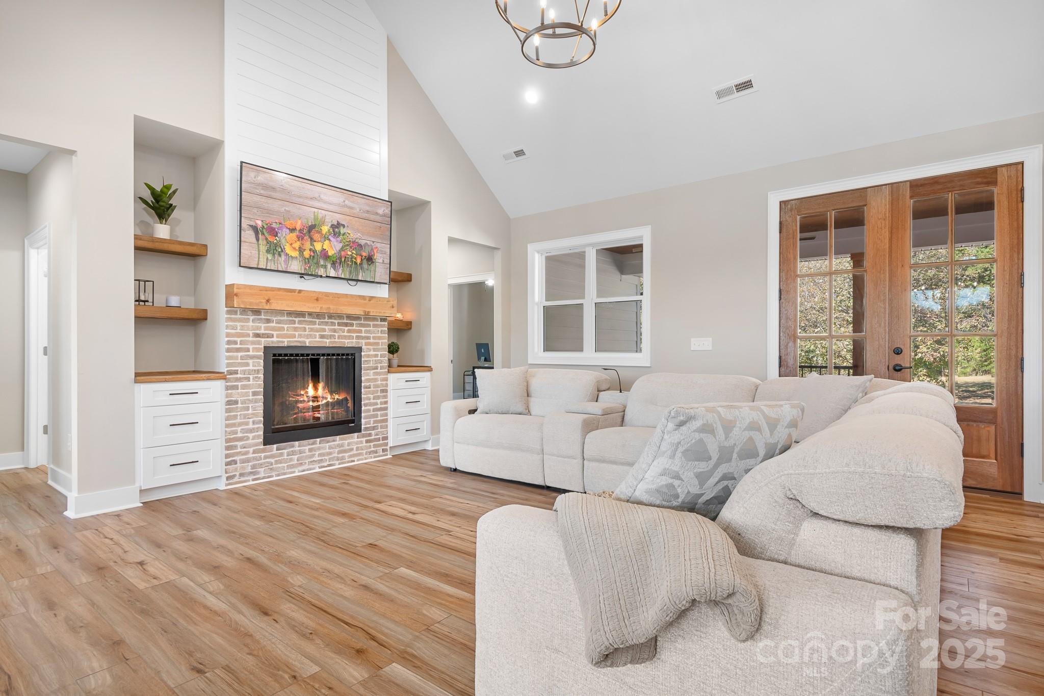 615 Sandycrest Drive