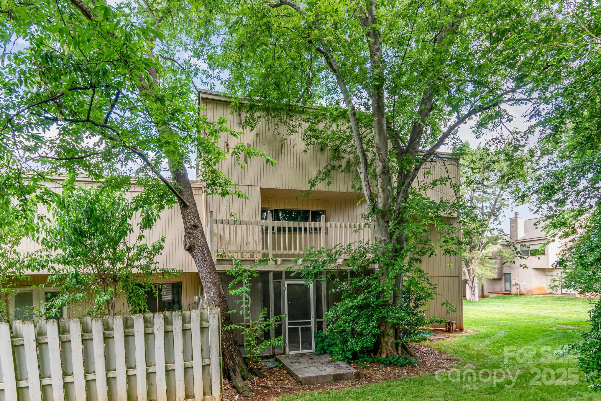 8005 Horse Chestnut Lane
