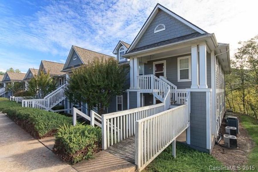 Fully remodeled condo in lovely community - with winter views of the river from screened porch. Enjoy a family dinner in the formal dining room. Sit on the porch and enjoy a cup of coffee or hot tea - Make an appointment today!