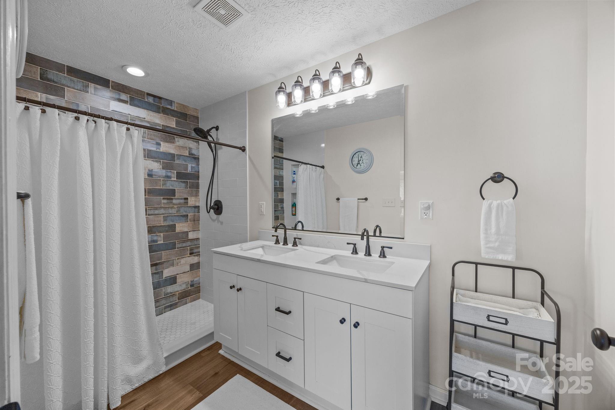 Captains Cove - Residential