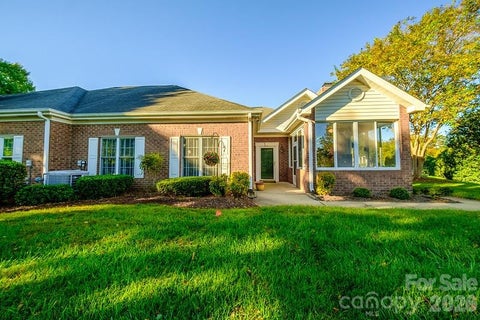 Photo of 8562 Highland Glen Drive, Charlotte, NC 28269 (MLS # 4436697)