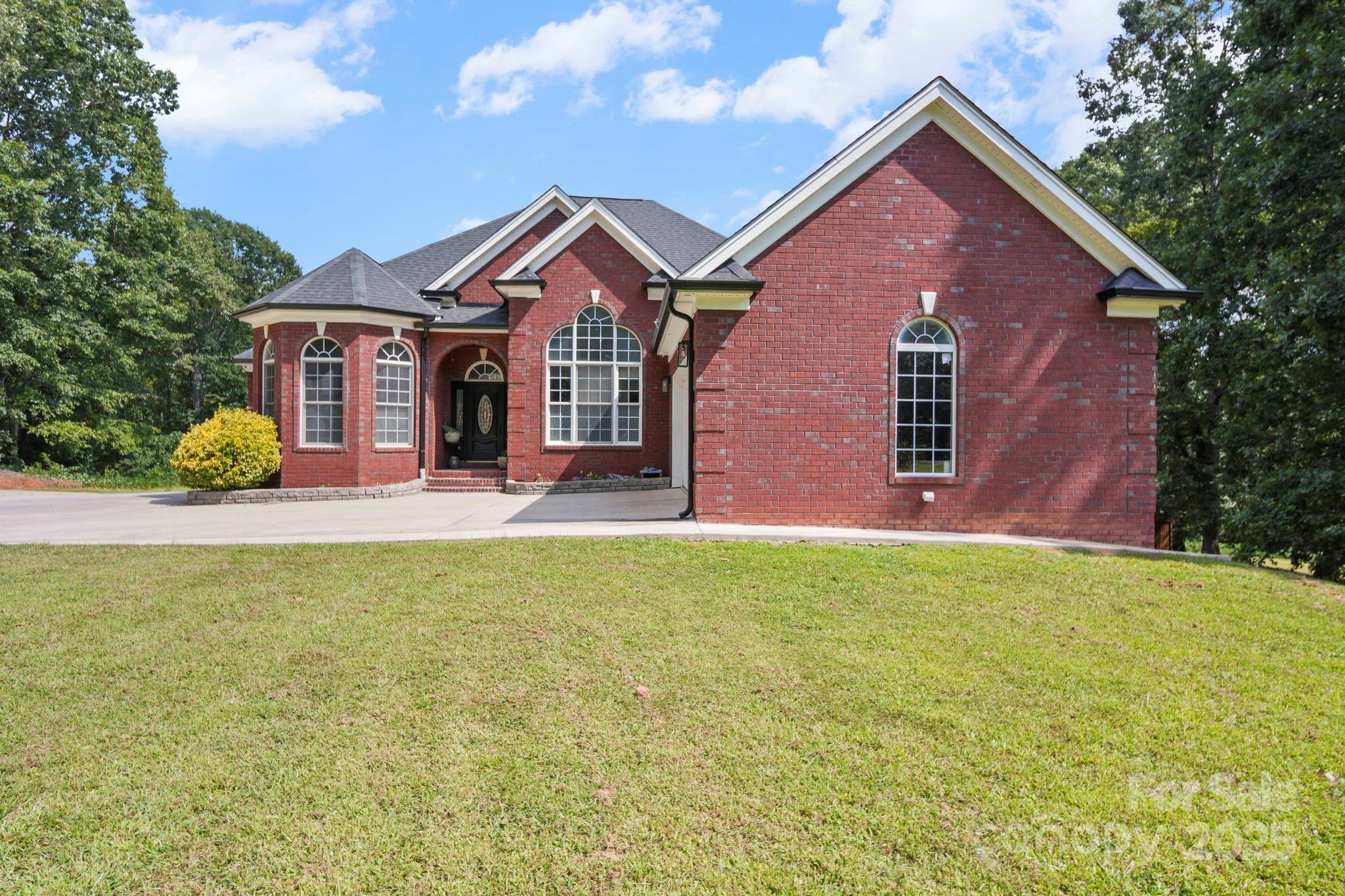 125 country creek Drive
