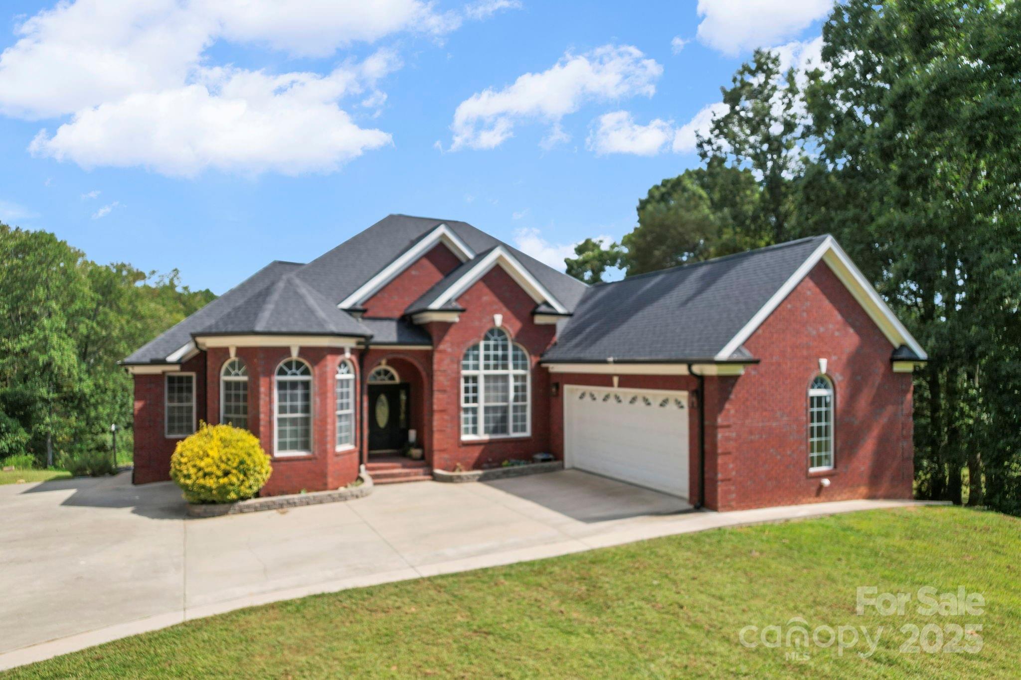 125 country creek Drive