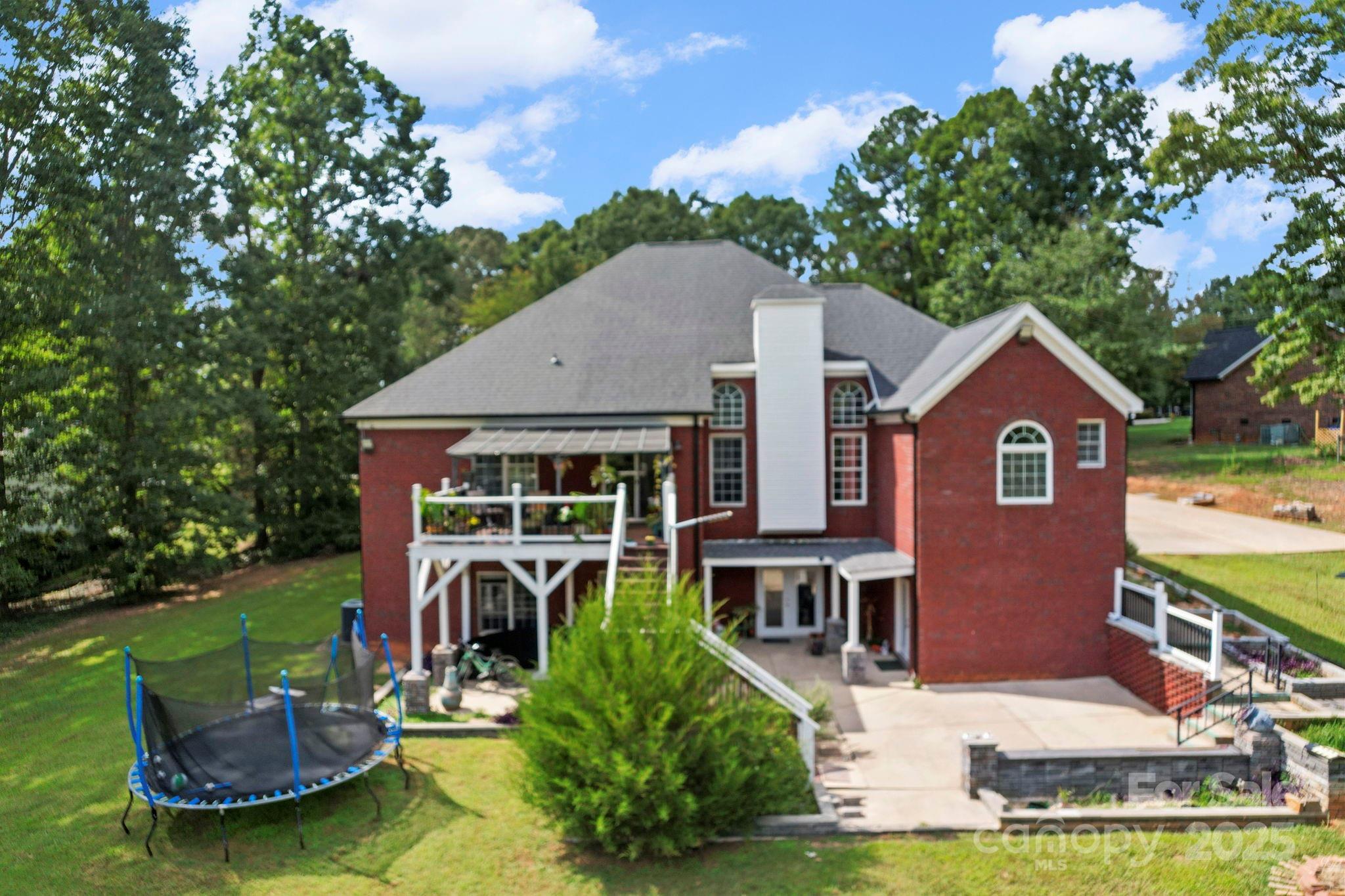 125 country creek Drive