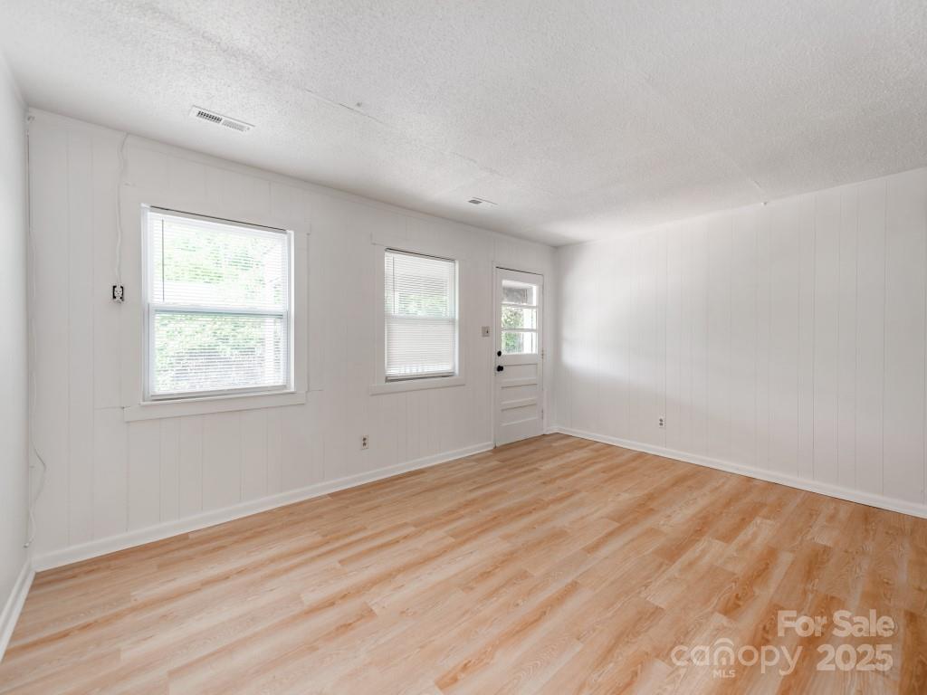 1207 Bose Avenue