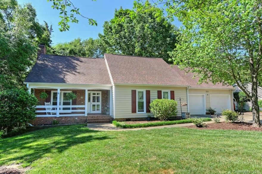 Well maintained master down floor plan on wooded, cul-de-sac lot and 2 car garage. Zoned for Elizabeth Lane, S. Charlotte Middle, and Providence HS. Large great room with vaulted ceilings & fireplace. Updated master bath & kitchen w/granite. 2 additional good size bedrooms upstairs PLUS bonus room. Screen porch & deck overlook private backyard. Large garage w/ separate workshop. Roof, Windows, and Siding replaced. Walk-in storage on 2nd floor. Close to Arboretum and Southpark areas.