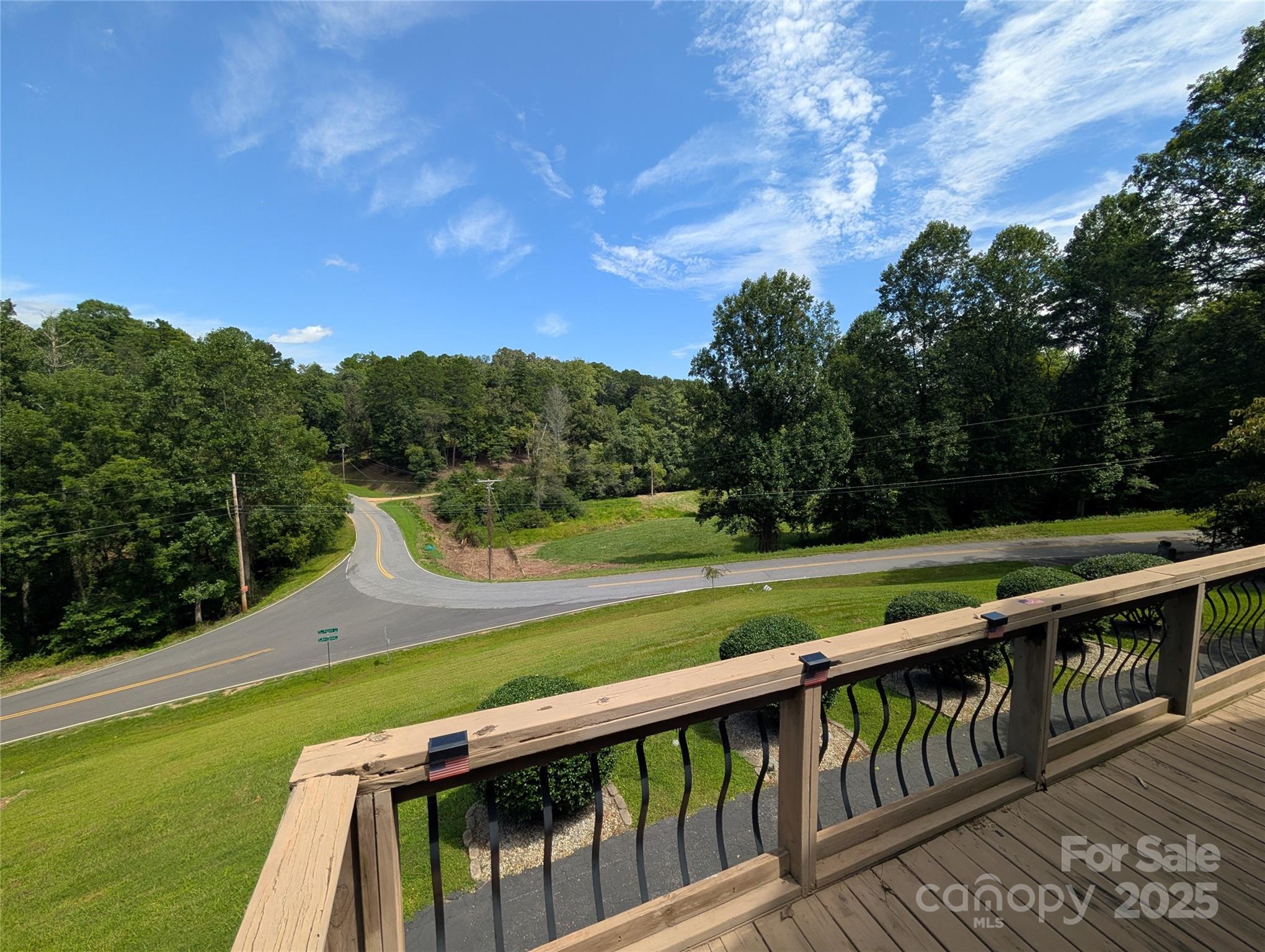 670 Picnic Way