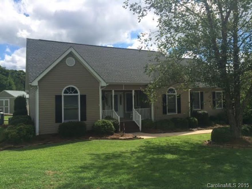 Freshly updated home on a country acre with fenced yard. Split bedroom plan, granite counter tops and newer appliances, new carpet, wood and ceramic floors, stone accented fireplace, new lennox hybrid HVAC unit, new roof in 2013, 12x16 storage building with lean to.  Home has vaulted great room and front bedroom, trey ceilings in Master and Dining room, walk in closet in master and separate garden tub and shower with double vanity in master bath. Come enjoy life in a quiet country setting!