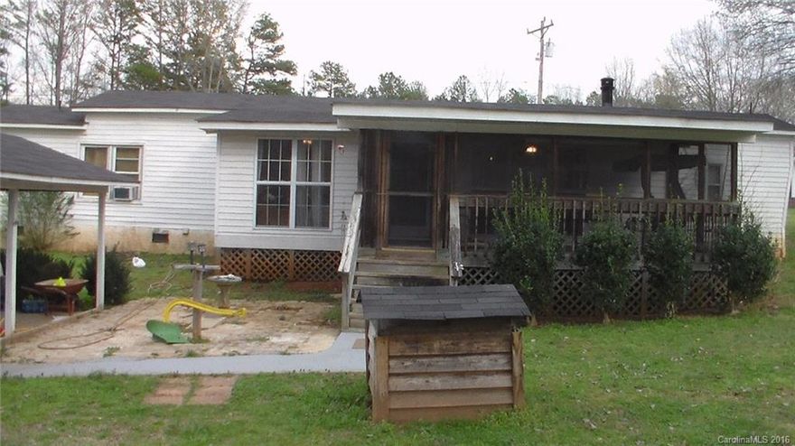 Well maintained mobile home with nice covered porch, big master bedroom.