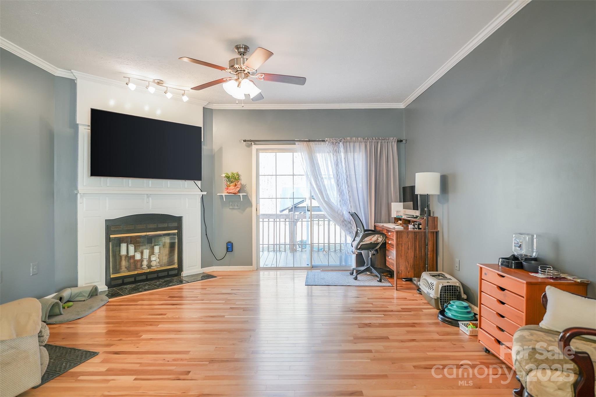 2864 Sweeping Pine Lane