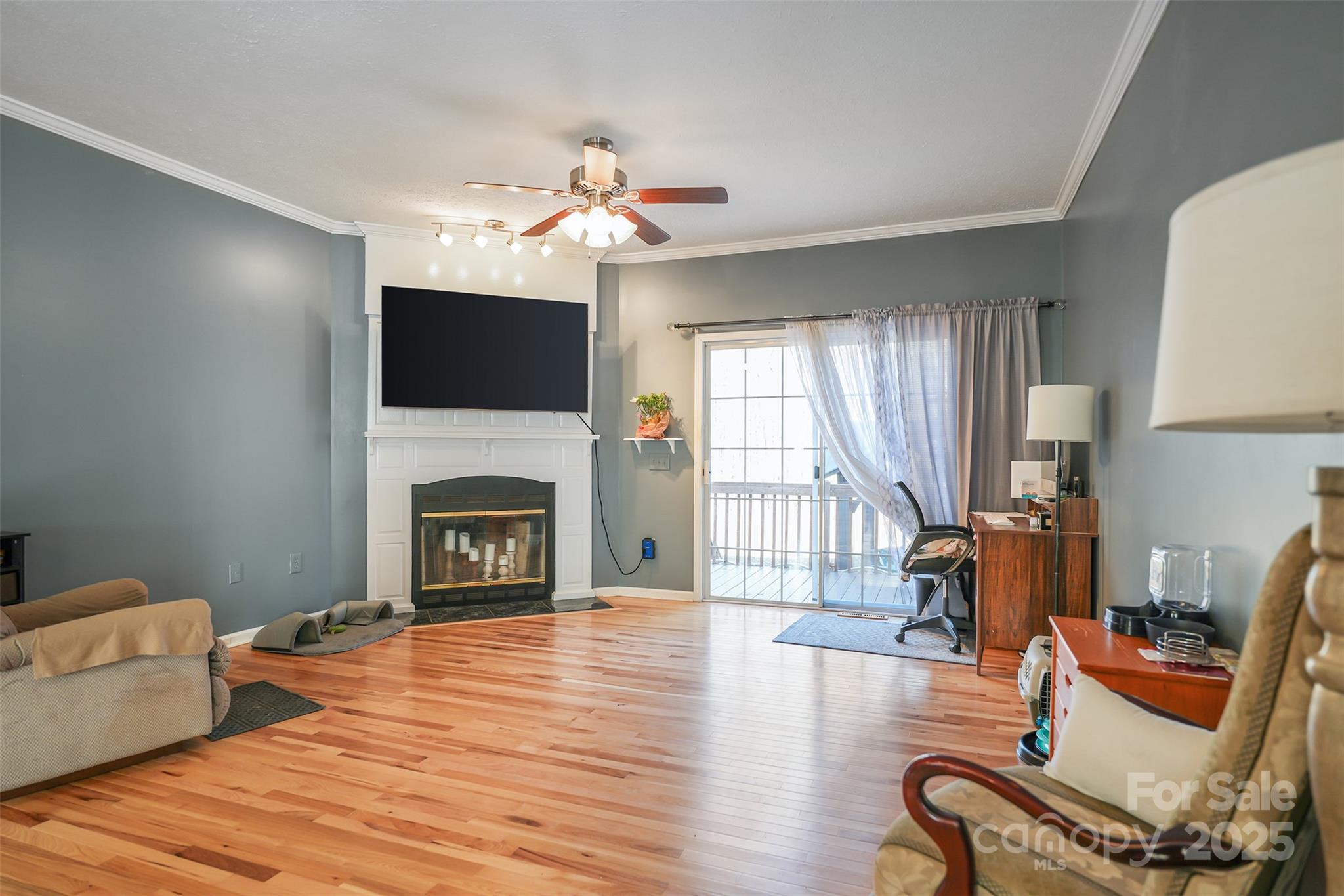 2864 Sweeping Pine Lane