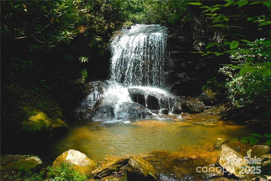 Pinnacle Falls - Land