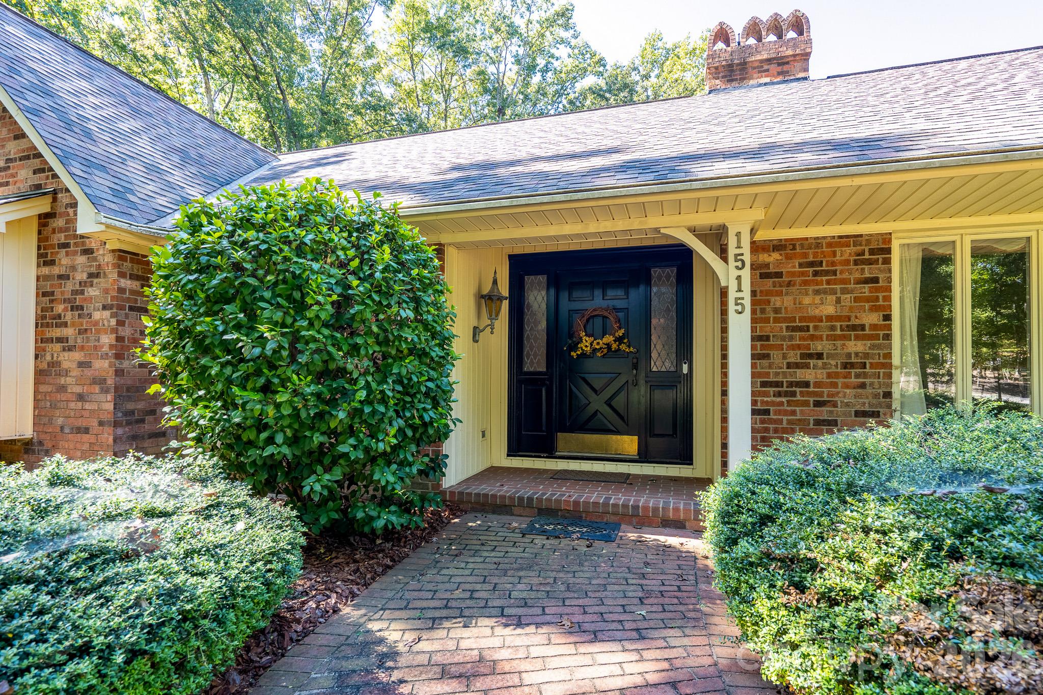 1515 Holbrook Court