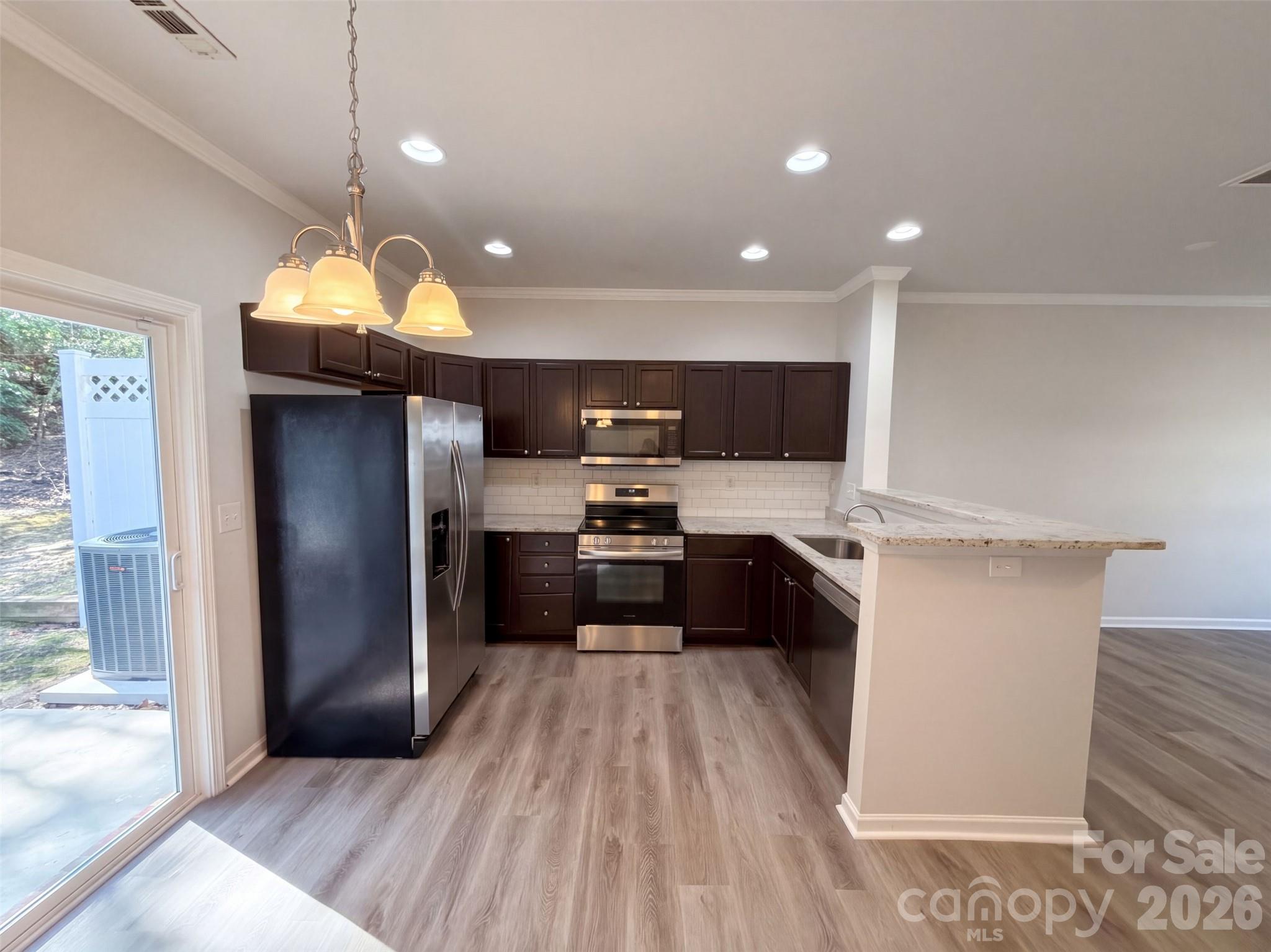 13927 Singleleaf Lane