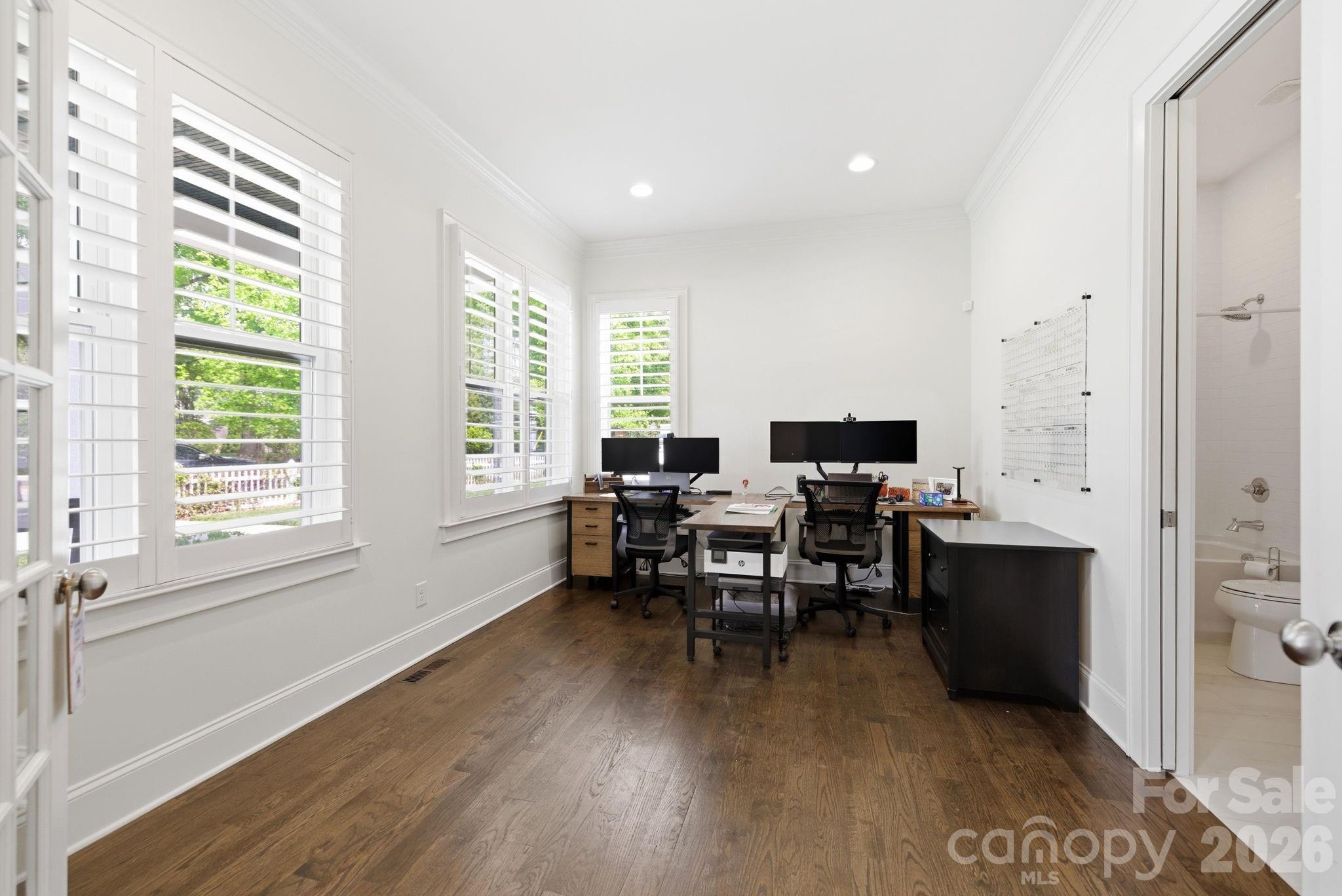 The Oaks at Midwood - Residential