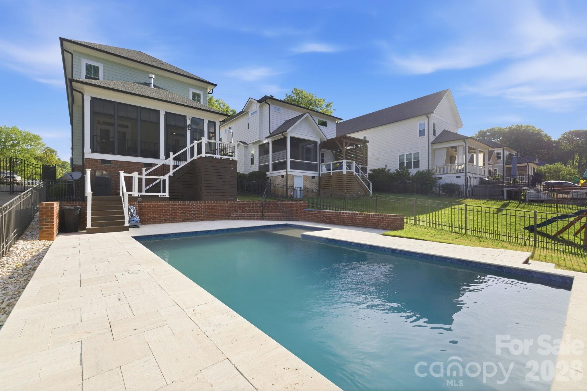 The Oaks at Midwood - Residential