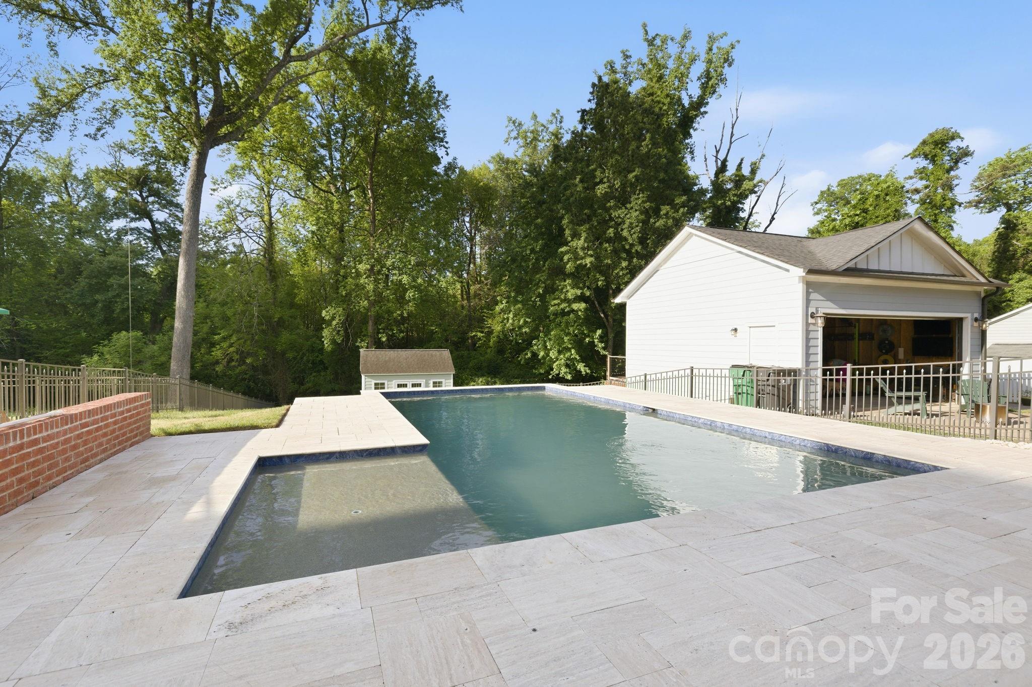 The Oaks at Midwood - Residential