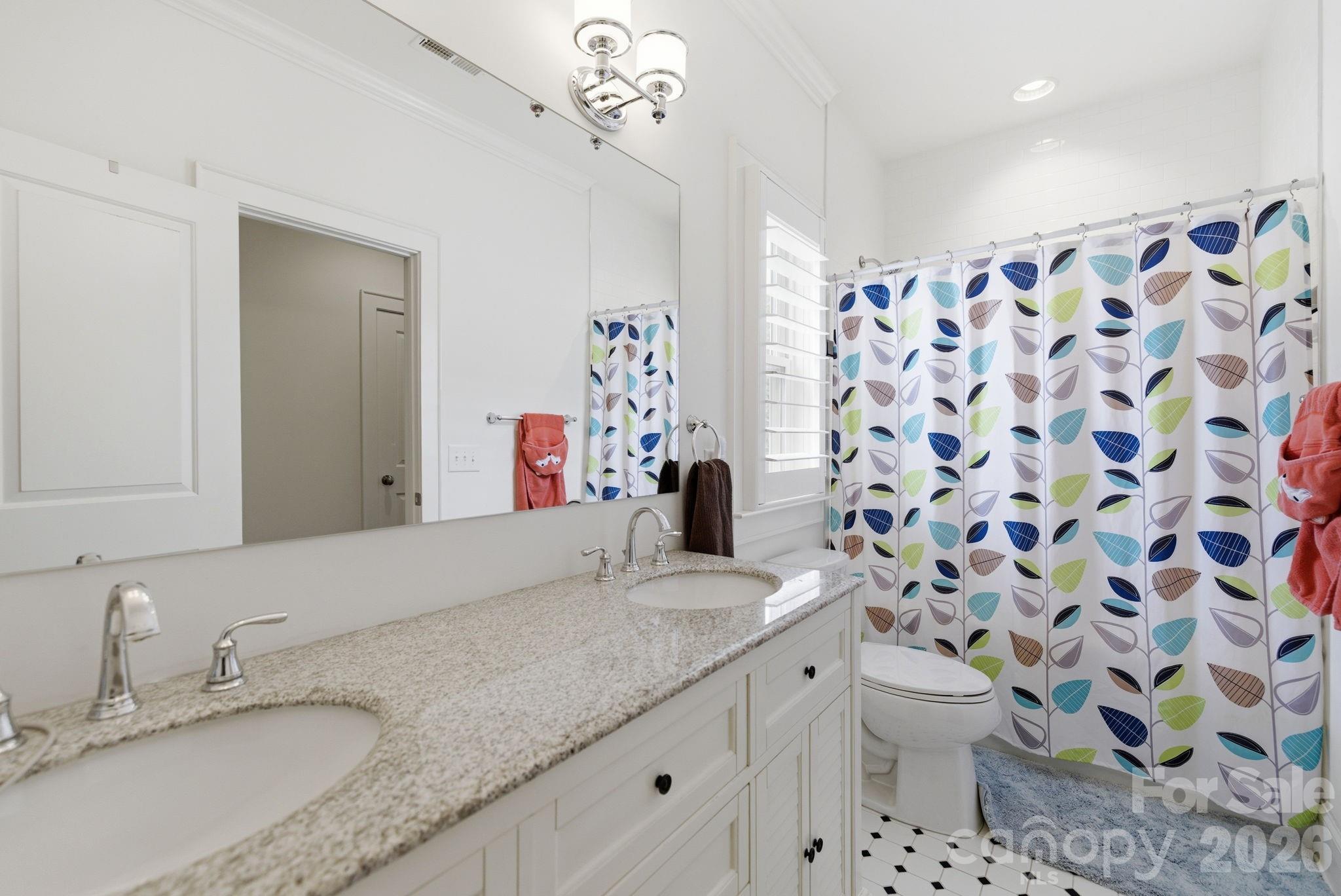 The Oaks at Midwood - Residential