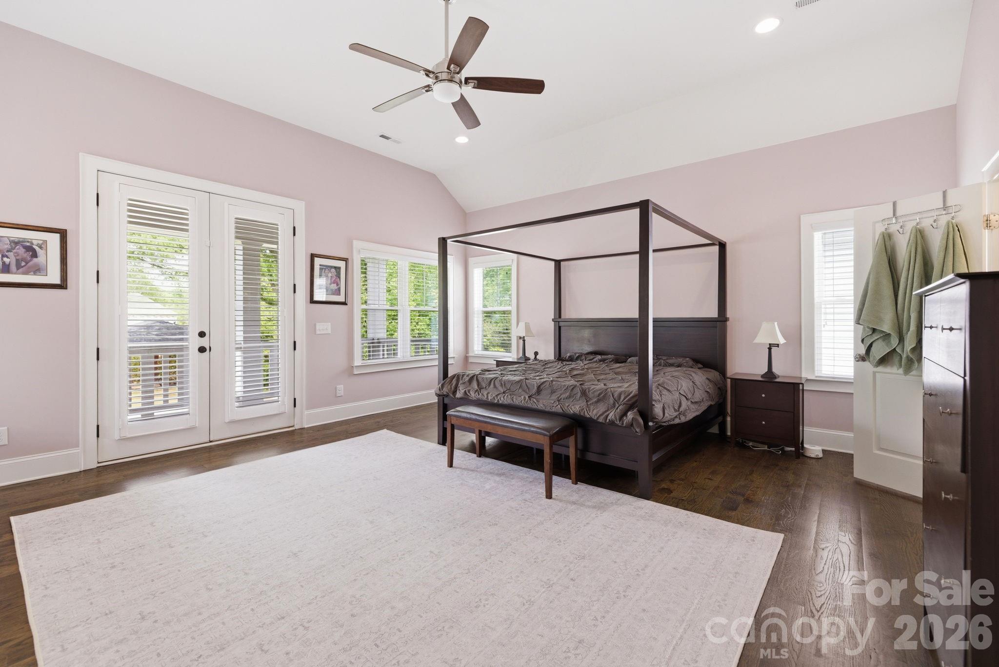 The Oaks at Midwood - Residential