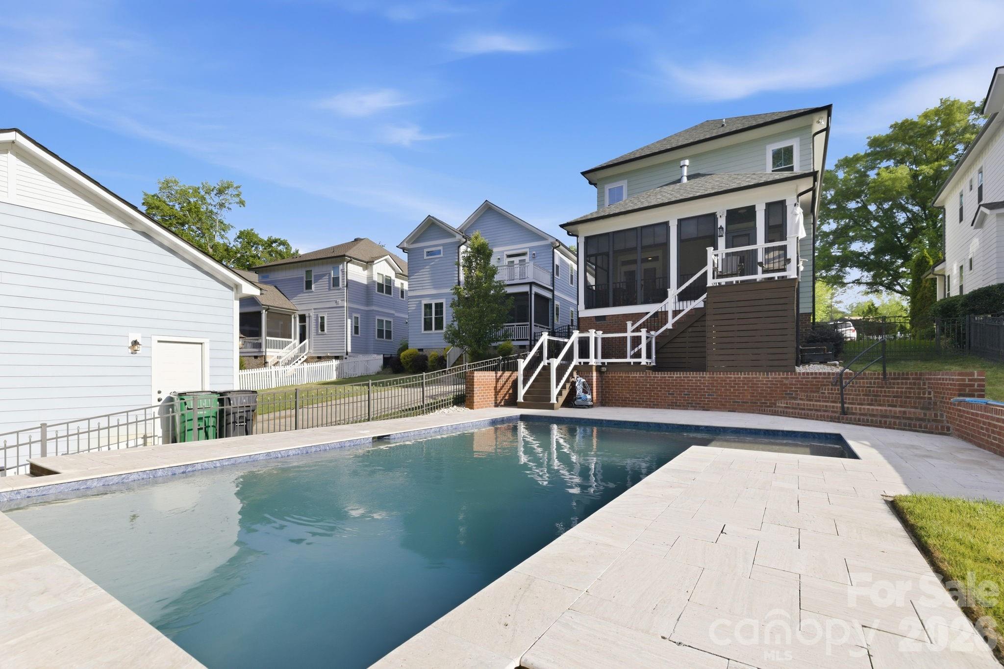 The Oaks at Midwood - Residential