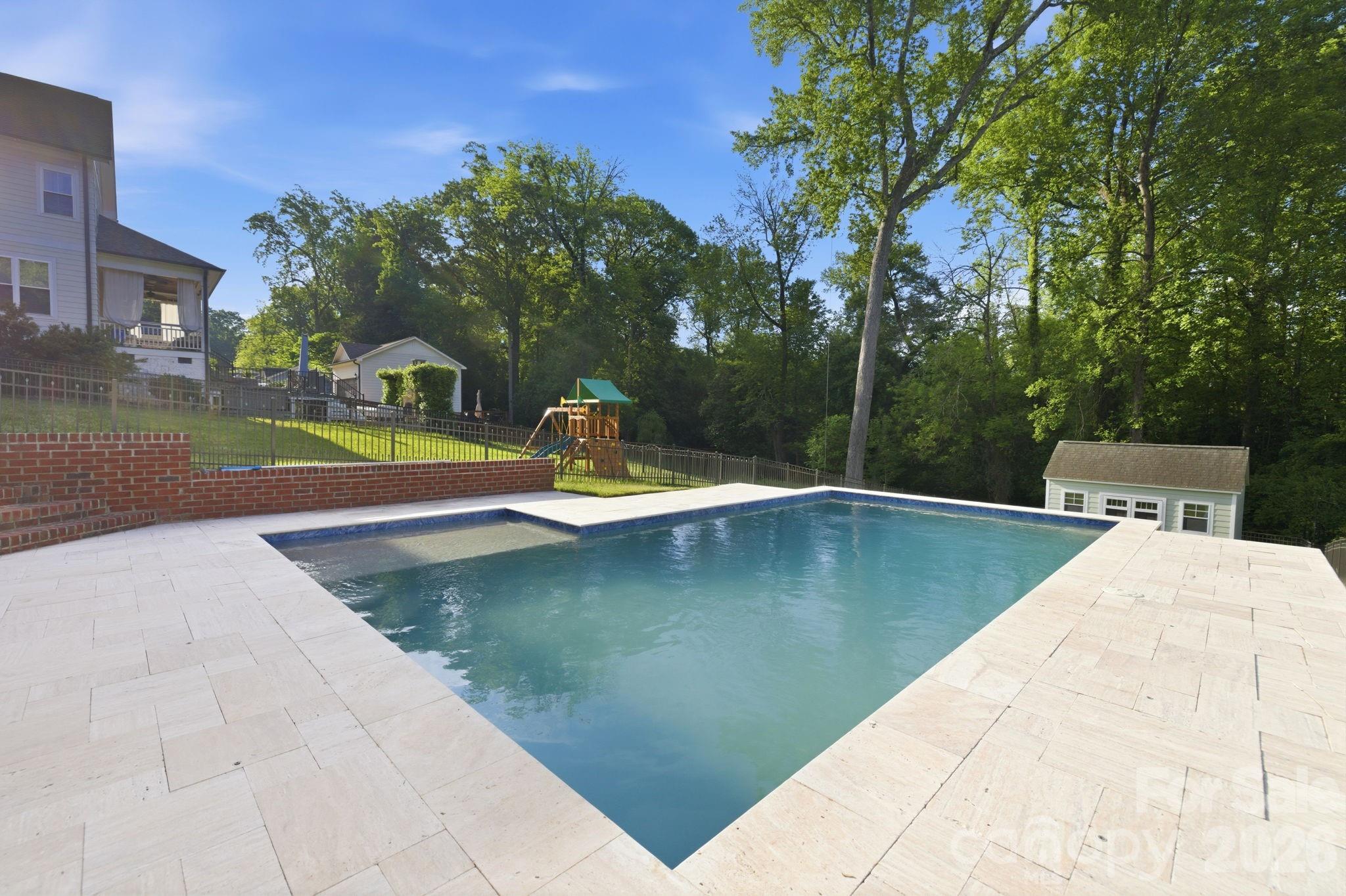 The Oaks at Midwood - Residential