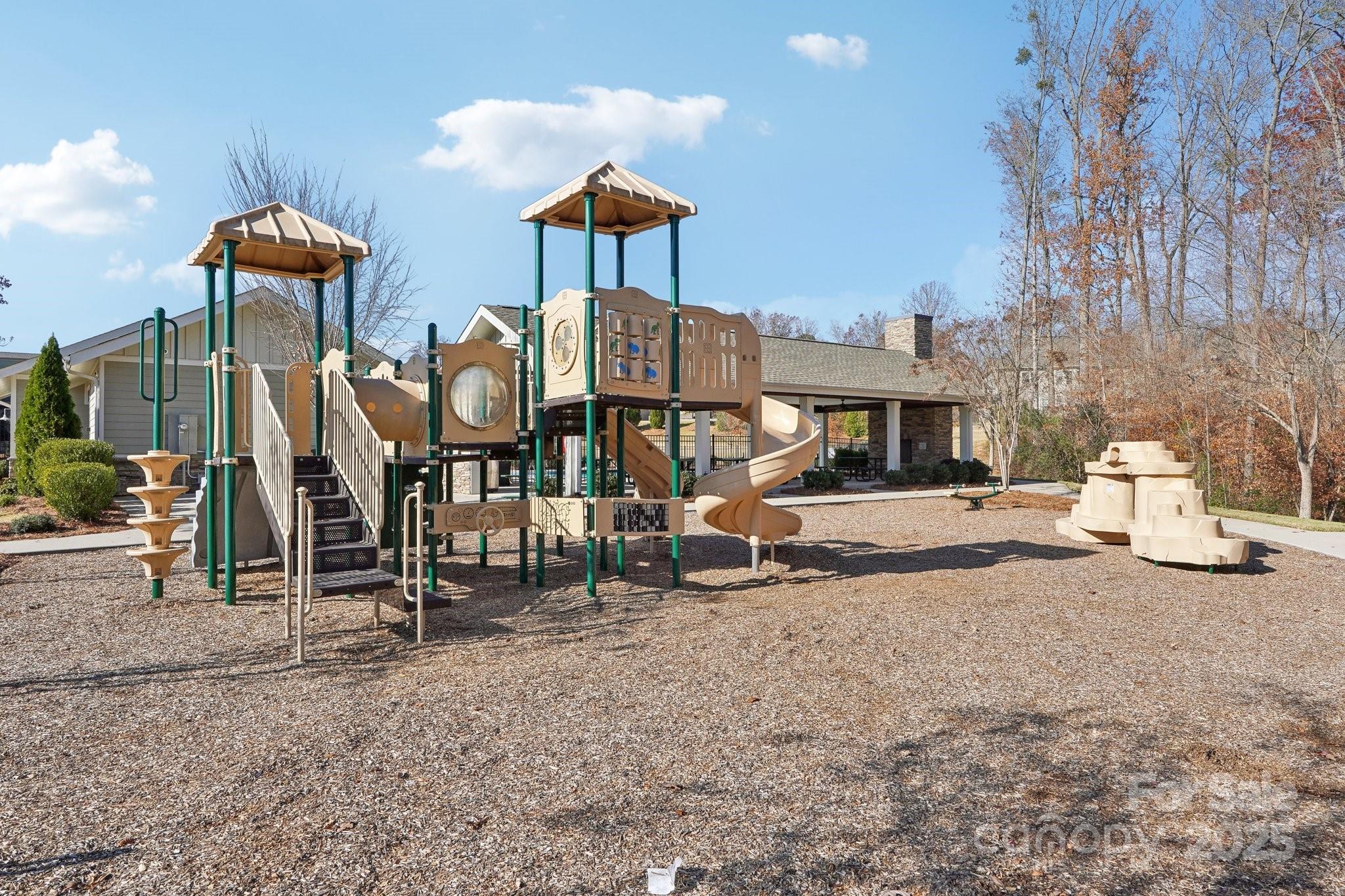 Queensbridge - Residential