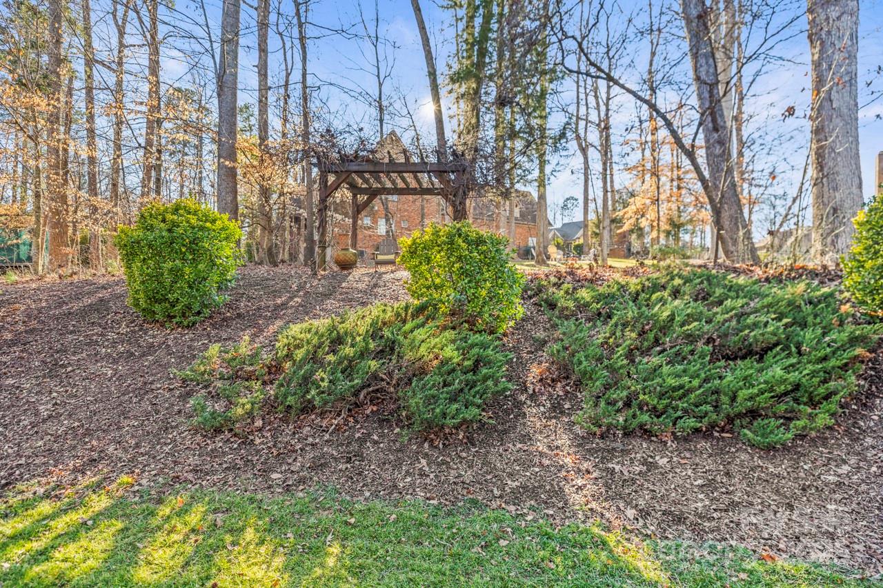 Treetops At Cowans Ford - Residential