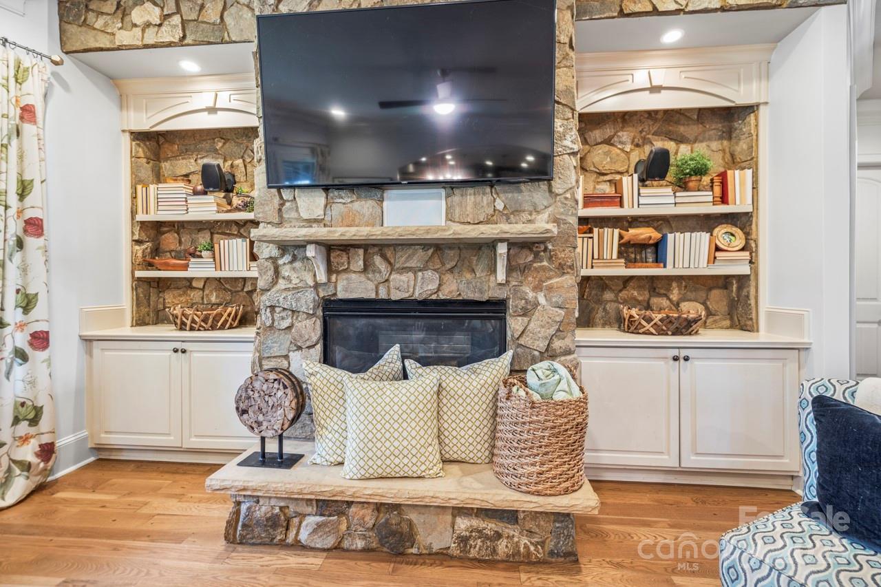 Treetops At Cowans Ford - Residential