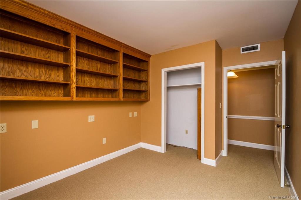 Queens Oaks - Residential