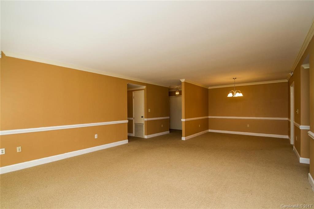 Queens Oaks - Residential