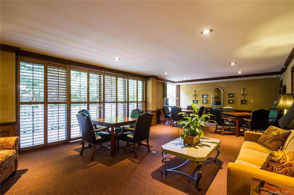 Queens Oaks - Residential