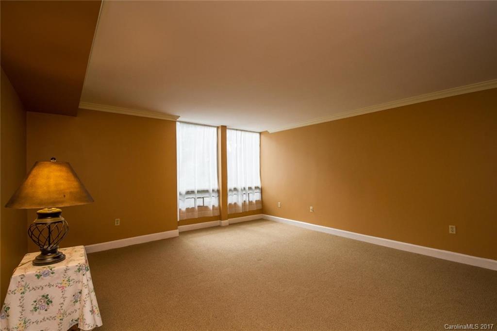 Queens Oaks - Residential