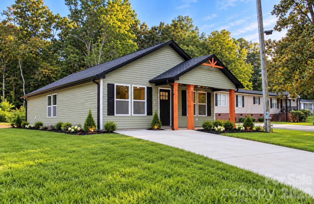 521 Castlewood Circle