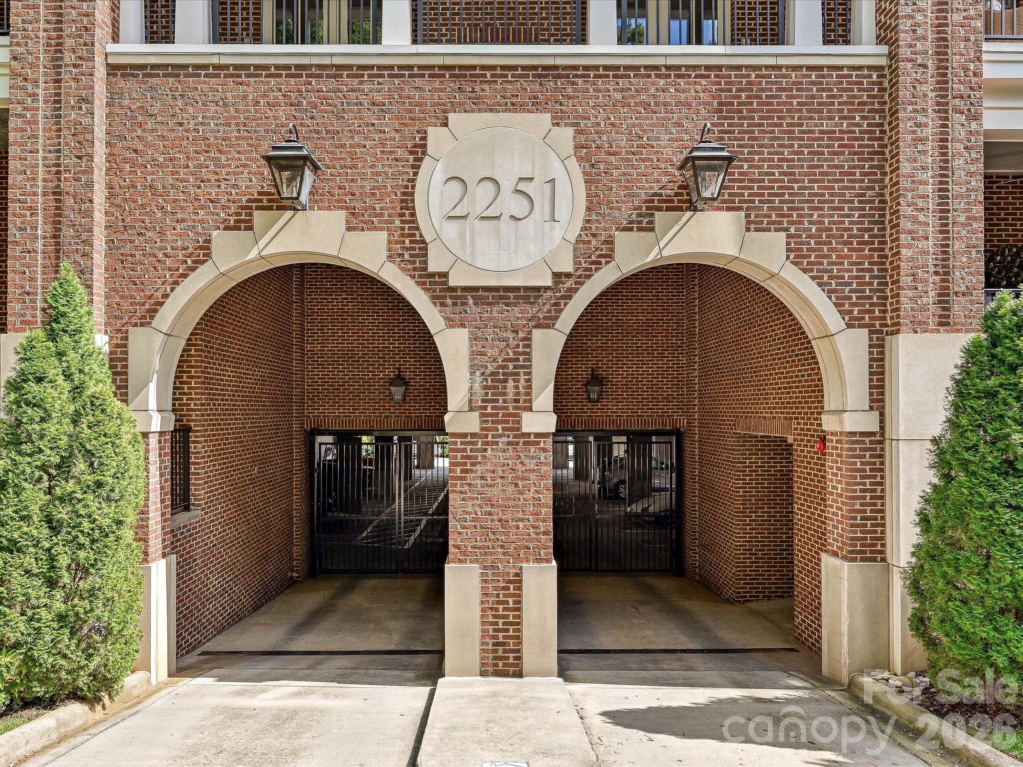 2251 Selwyn Avenue 203
