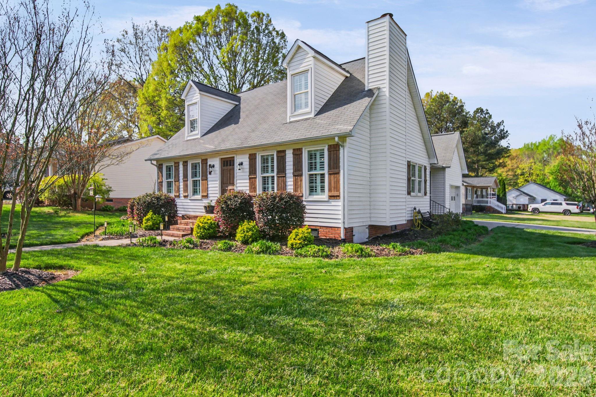 670 Sylvan Street SW