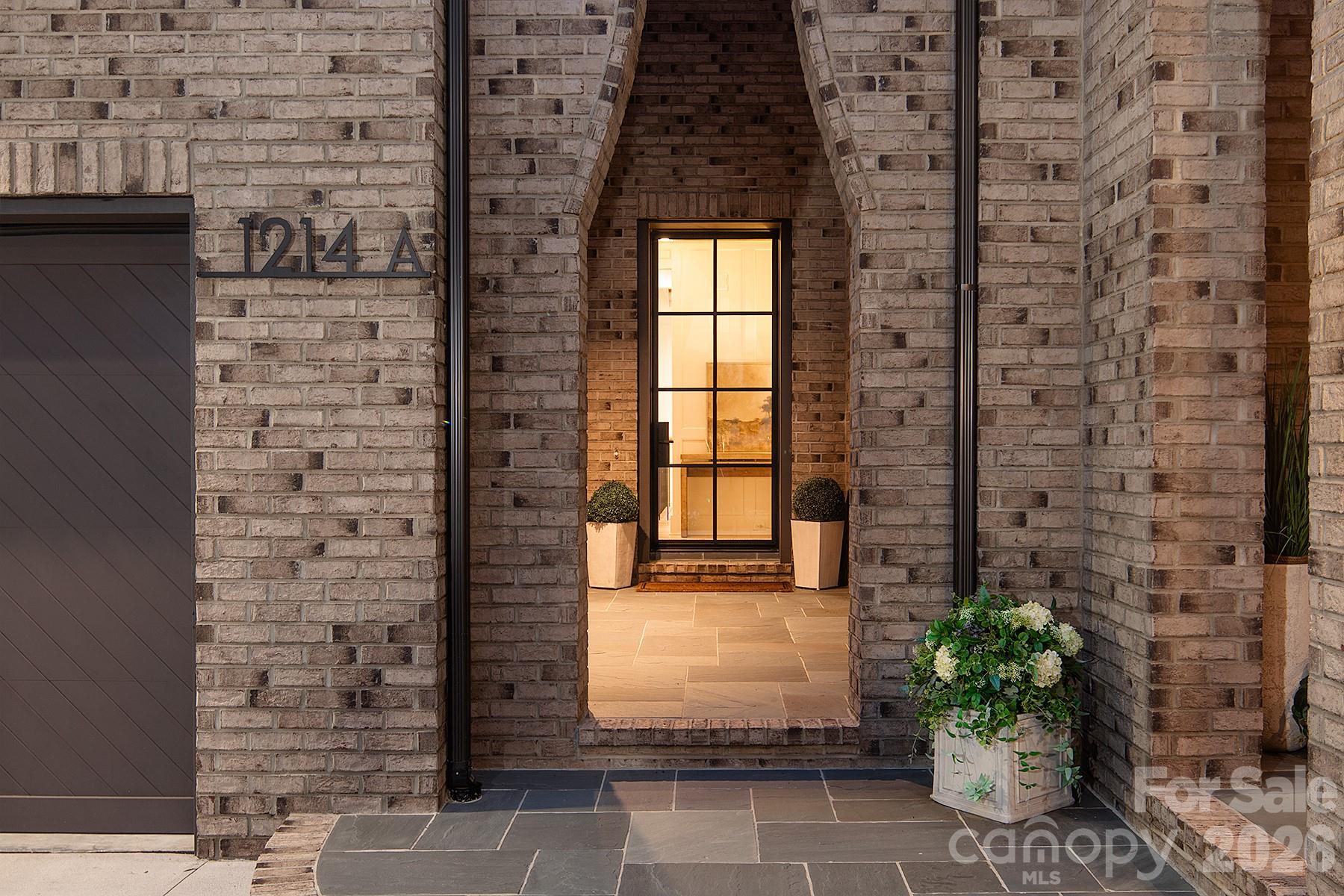 1214 S Kings Drive A