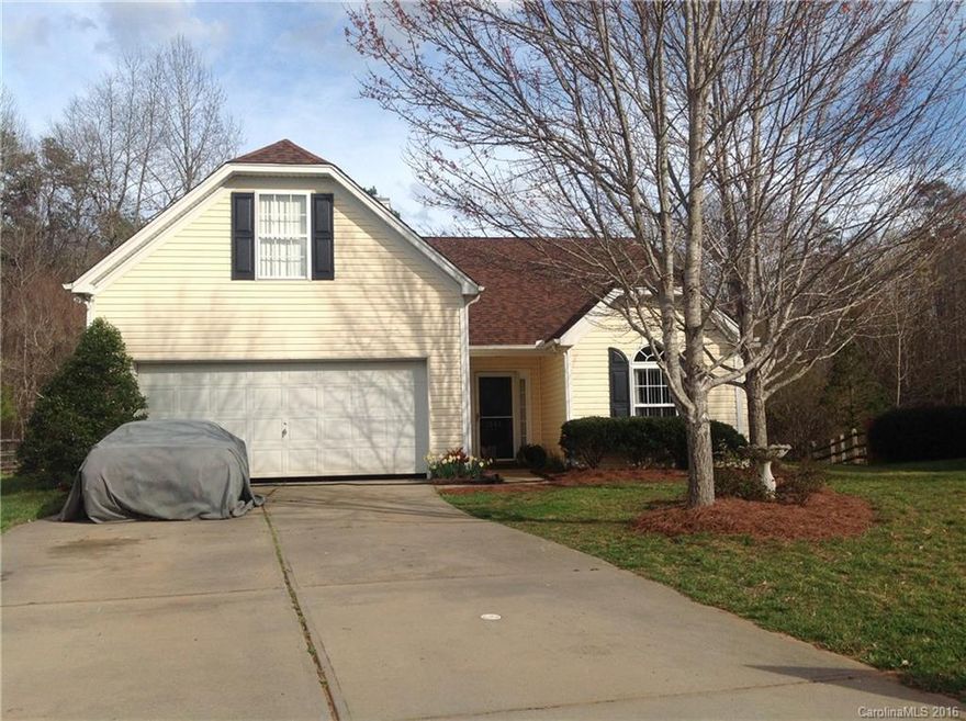 Move-in ready oversized ranch w/bonus/media room over the garage. Large great rm w/vaulted ceiling and fireplace, great dining area open to kitchen & great rm. Spacious master suite includes vaulted ceiling, sitting room w/custom bookcases, walk-in closet, large master suite bath w/dual sink vanity. Doors in master enlarged for wheelchair access. Large pantry and linen closet. Sunroom, patio, fenced yard, end of culdesac for added privacy.