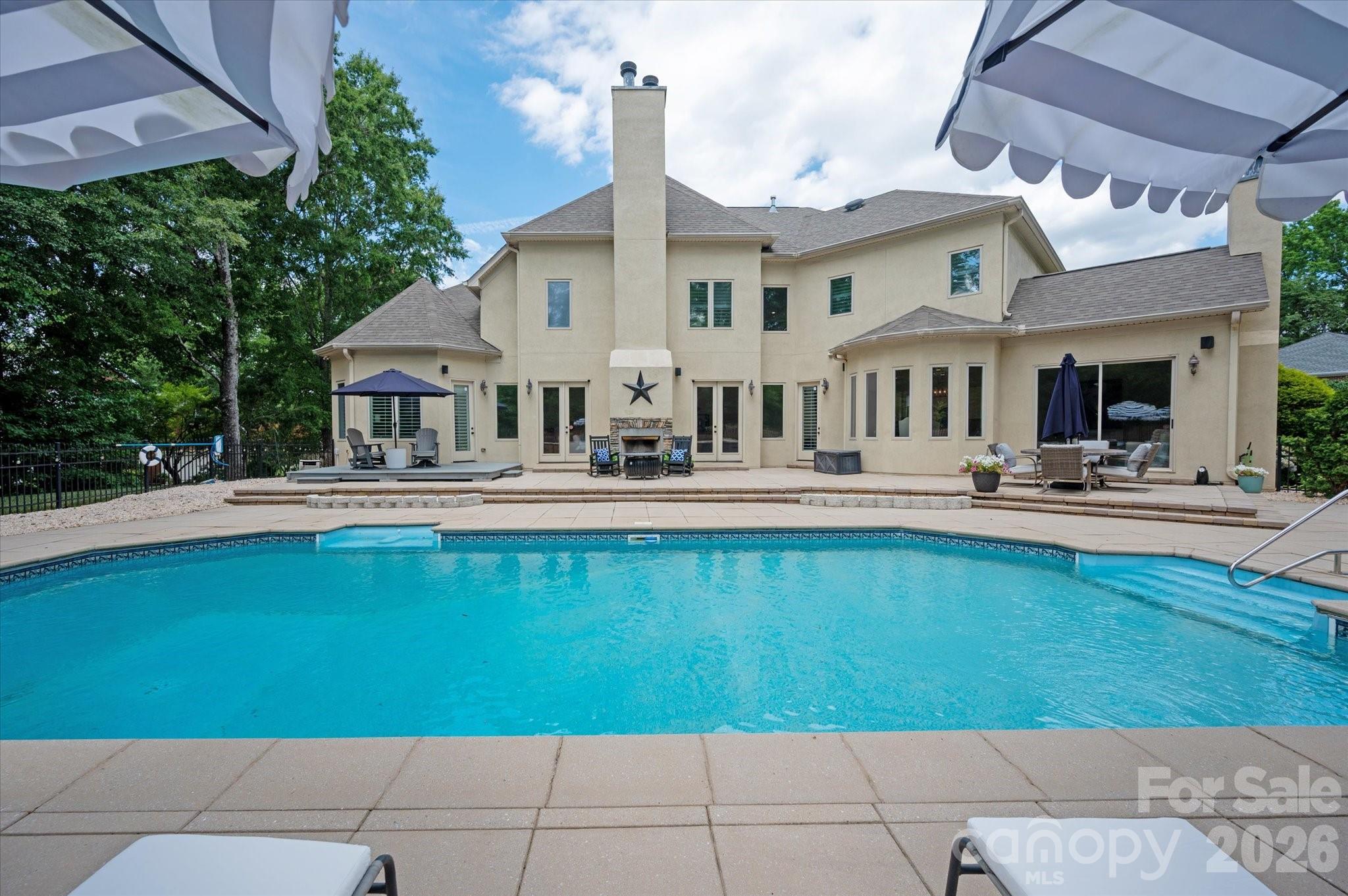 102 Finch Loop