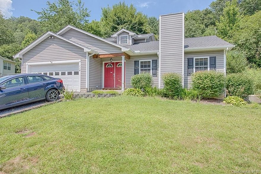 1600+SF, 2006 Built, 3/2.5 in small neighborhood near Waynesville & Maggie Valley. Open floorplan with stone fireplace, black appliances, long counters, tile back-splash, breakfast bar, french doors to side porch. Wood laminate floors, lots of natural light. Upstairs bedroom has balcony porch to yard. Bedrooms spacious with generous closets. Fenced yard/double lot, large garage, plenty of closets and storage room. Mountain views & cool breezes you can enjoy from the side or back porches.