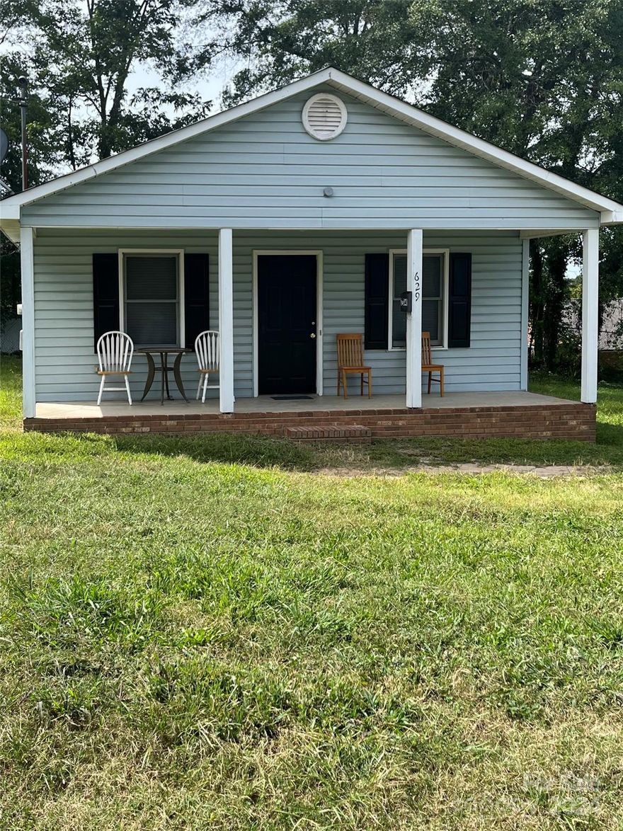 Welcome to this inviting 2-bedroom, 1-bathroom residence nestled in the heart of Gastonia! This home offers a spacious yard, perfect for outdoor activities, gardening, or simply enjoying the fresh air. Located within walking distance to the vibrant FUSE District, you'll have easy access to a variety of shops, restaurants, and entertainment options. Don't miss the opportunity to make this delightful property your new home!