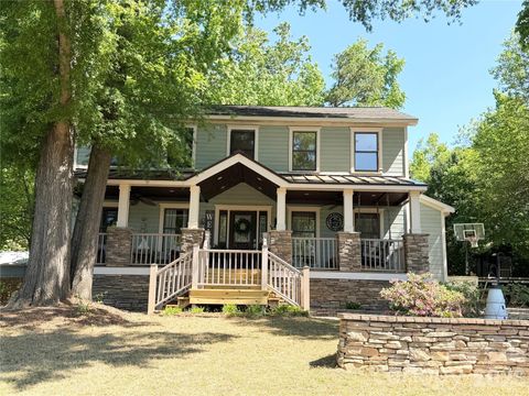 Photo of 19424 Heartland Street, Cornelius, NC 28031 (MLS # 4336242)