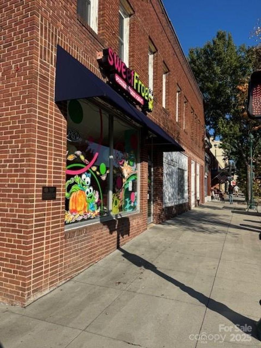 LOCATION, LOCATION, LOCATION!!! MAIN STREET in Hendersonville
18000 sq ft building on Main Street in Hendersonville. 2000 sq ft is leased and the other 16000 sq ft is ready for upfit. 6000 sq ft on main floor (2000 sq ft is leased) 6000 sq ft on top floor and 6000 sq ft in basement.  Could be used for commercial purposes or condos with approval.