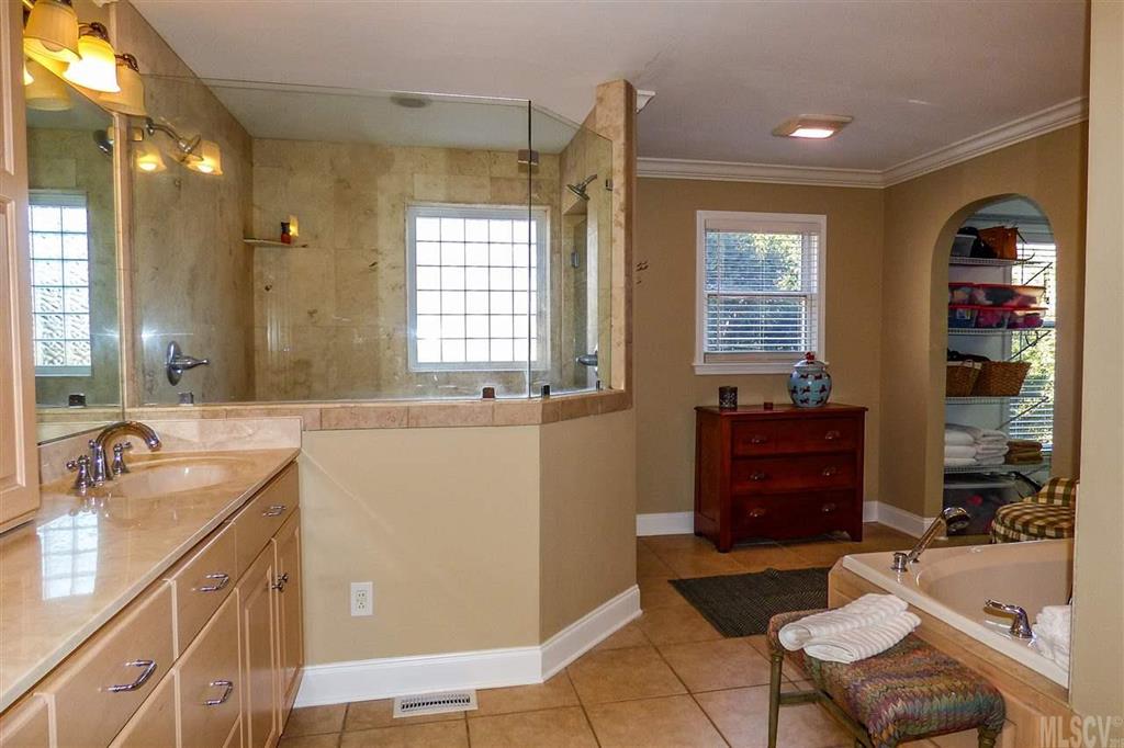 Lakegrove - Residential